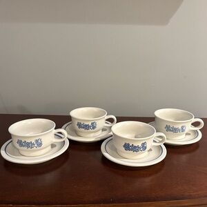 Pfaltzgraff Yorktowne Set of 4 Coffee mugs/ saucers